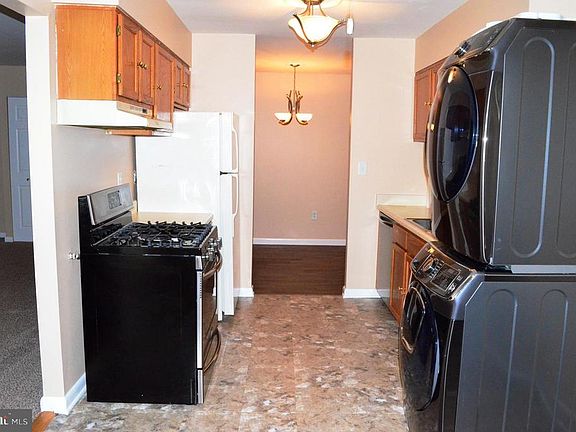 2nd image of 100 Royal Oak Dr APT J