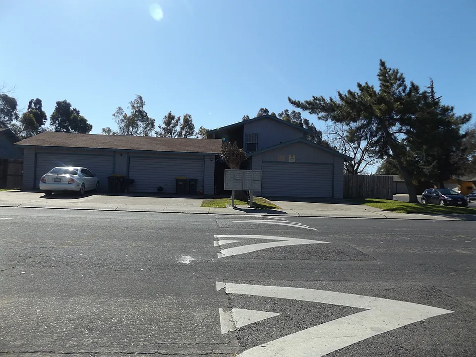 2544 Plantation Pl