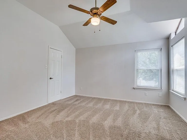 15902 De Peer Ave — Photo 8