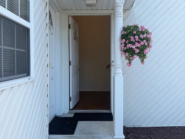 304 N Wellwood Ave #3 — Photo 4