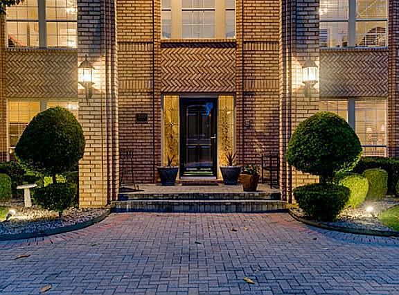 3rd image of 300 Gregg Ct