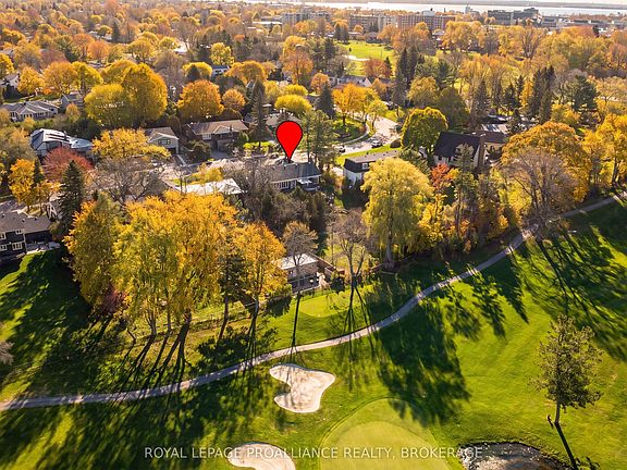 3rd image of 209 Fairway Hill Cres