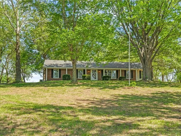 12305 Hills Rd, Kearney, MO 64060