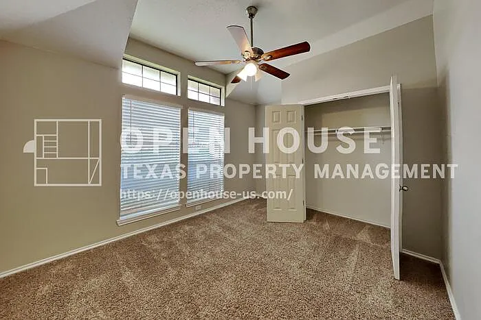 546 Newberry St — Photo 14