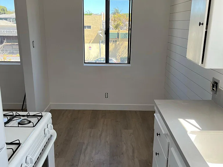 1031 Pico Blvd #3 — Photo 8
