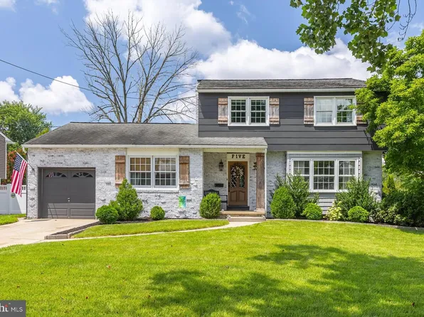 5 Cambridge Dr, Woodbury, NJ 08096