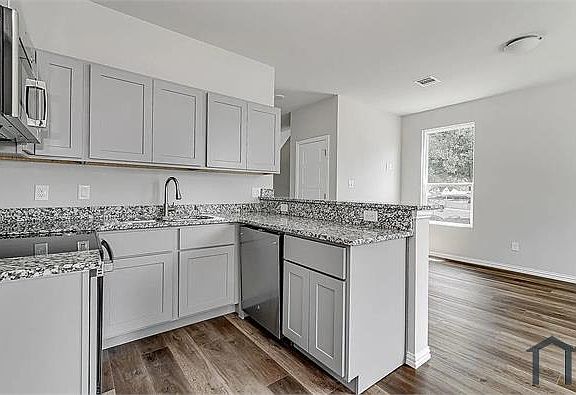 4th image of 301 Eastland St #B