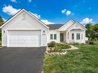 5350 Meadow Grove Dr, Grove City, OH 43123