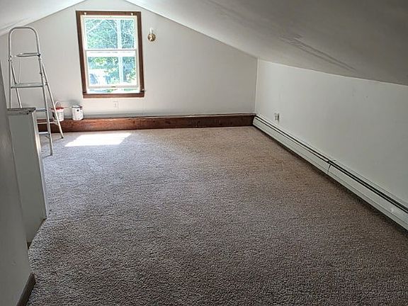 4th image of 12 Woodlawn Avenue
