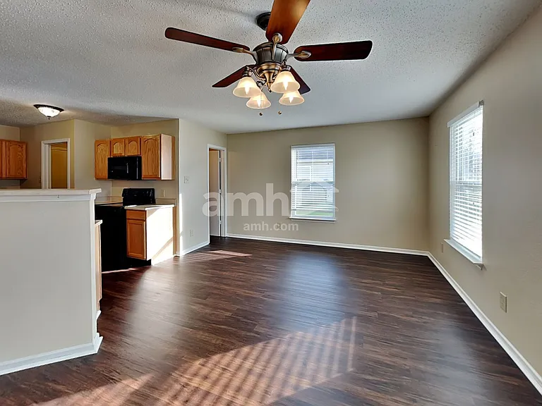 1221 Redwood Dr — Photo 7
