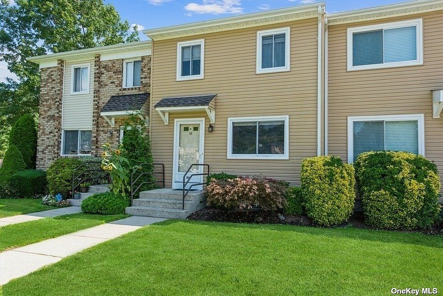 1st image of 80 Town House Dr E #80