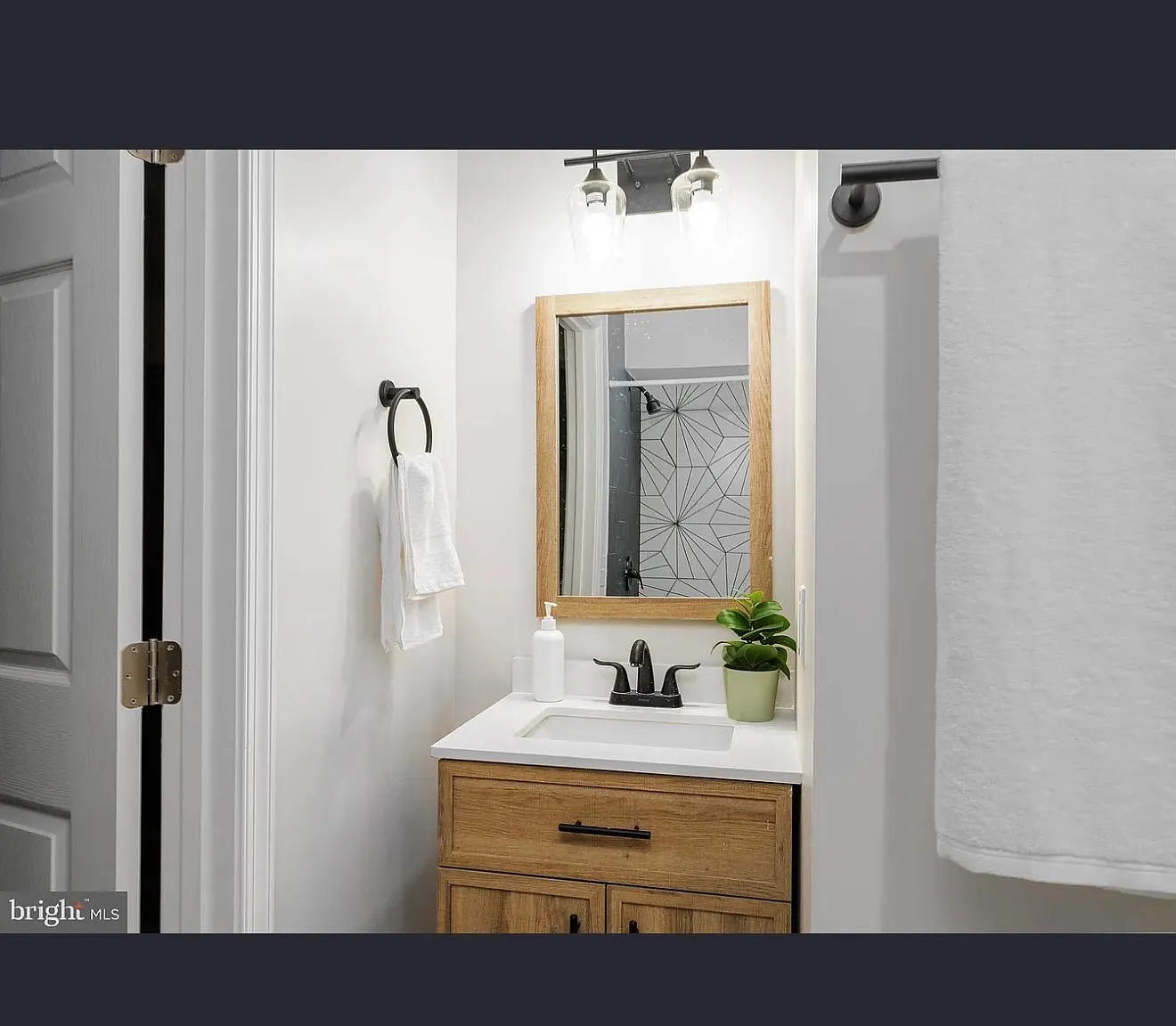 2 bed, 750 sqft, $2,800 — Photo 4