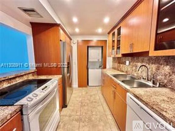 3rd image of 120 Lakeview Dr APT 319
