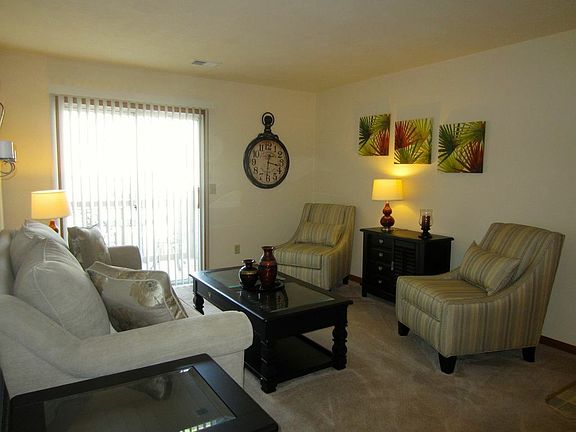 3rd image of 4600 Freedom Ct APT 102