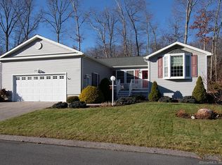 26 Looking Glass Cir, Uncasville, CT 06382