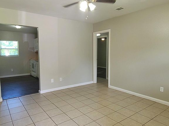 3rd image of 25 Norwood Dr