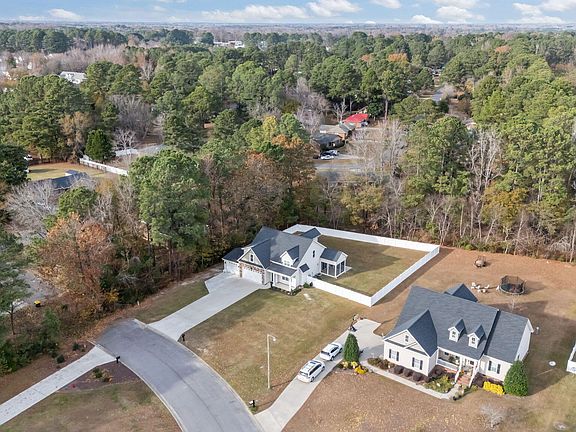 4th image of 2315 Plumosa Drive