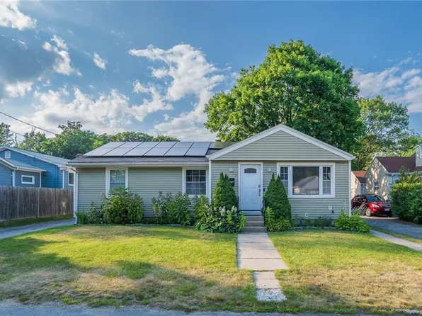 3 Luther St, Johnston, RI 02919