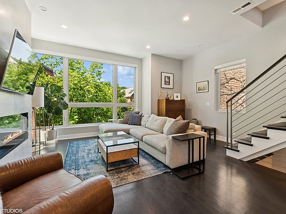 5th image of 1519 N Wood St #2