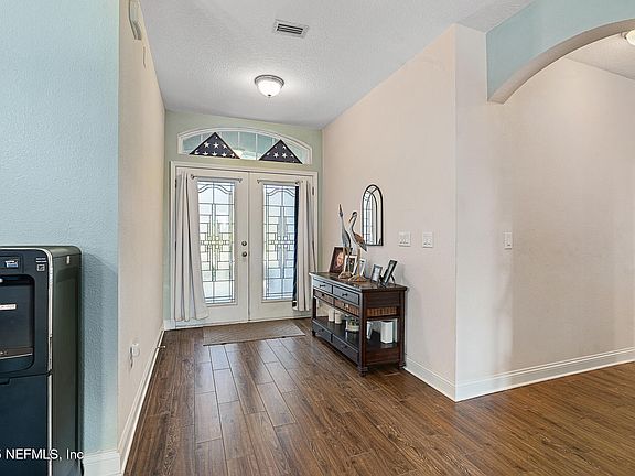 4th image of 139 N STARLING Drive