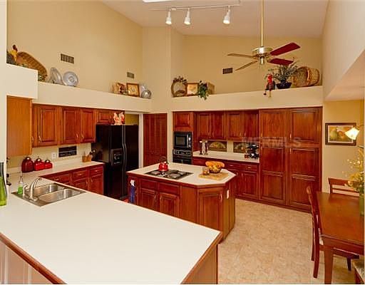 4th image of 657 N Longview Pl