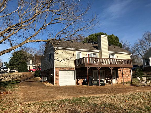 3rd image of 720 Riverview Dr