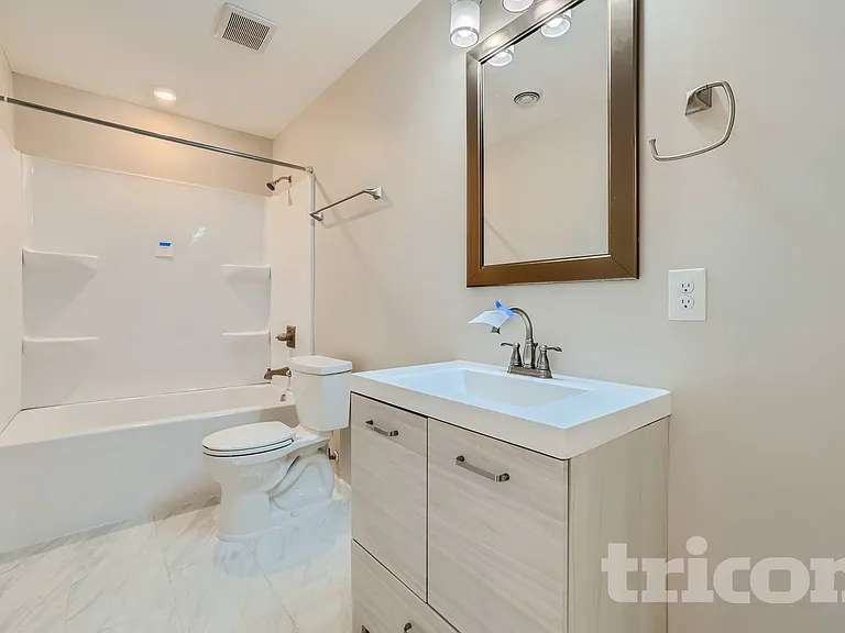 100 E Spruce St — Photo 4
