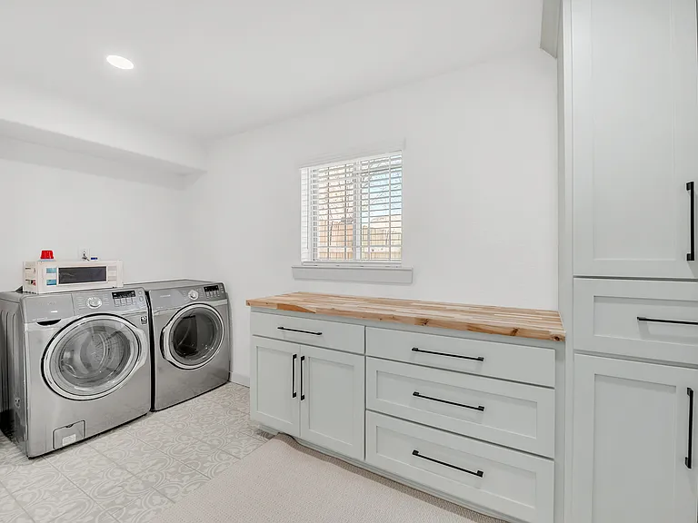 2204 Delwin Cir — Photo 27