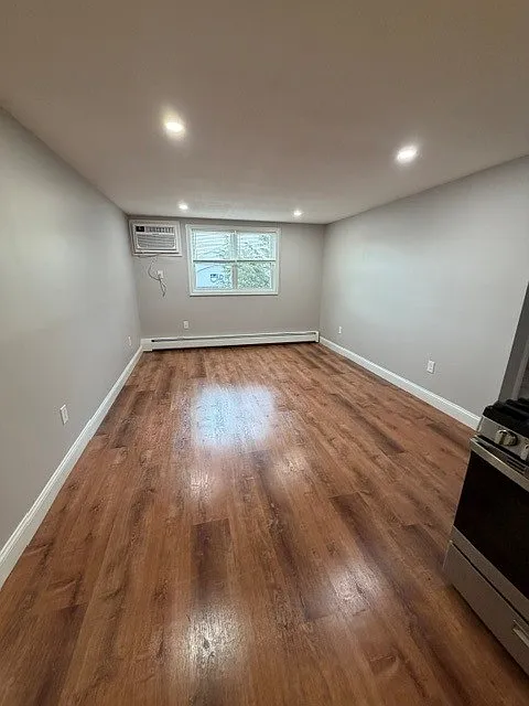 Building Photo - 10 Fuller St #15
