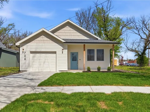 706 Pacific Ave, Osawatomie, KS 66064