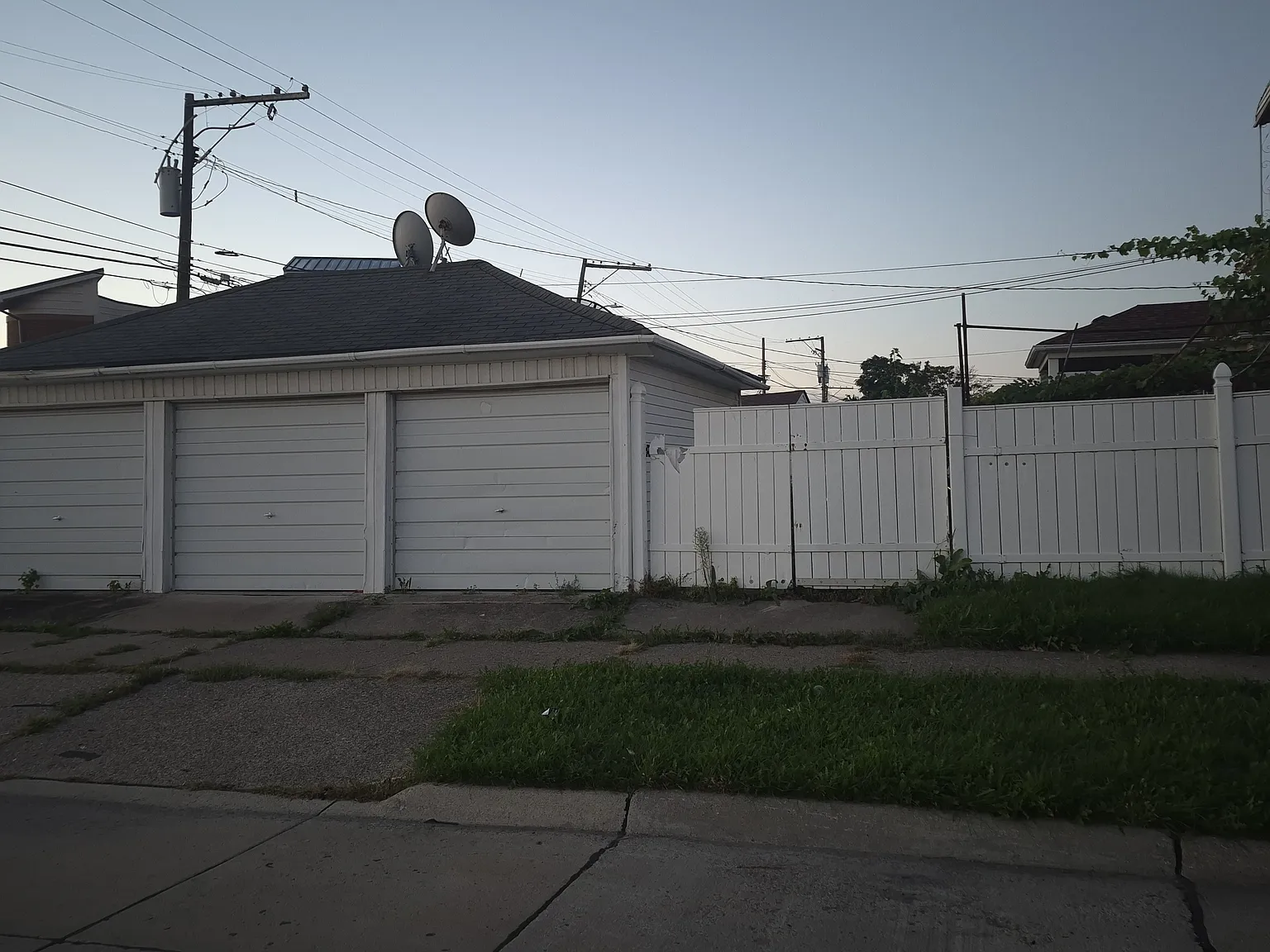 5 bed, 2.5 bath, 2792 sqft, $2,600 — Photo 2