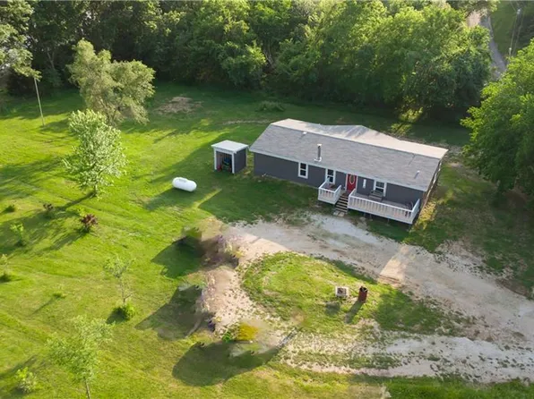 209 E 3rd St, Rayville, MO 64084