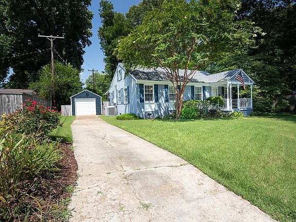 2nd image of 84 S Larchmont Cir