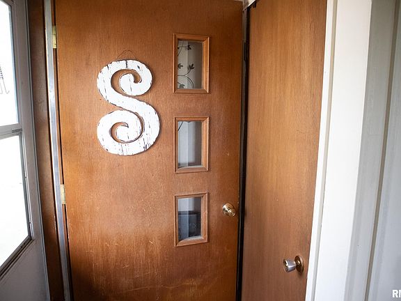 3rd image of 505 W Blanchard St