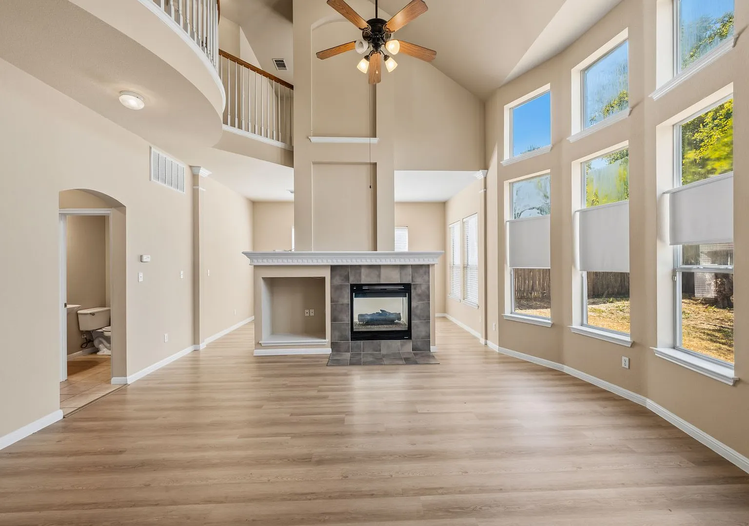 Spacious 3 bedroom 2.5 Bathroom Two-Story Home — Photo 3