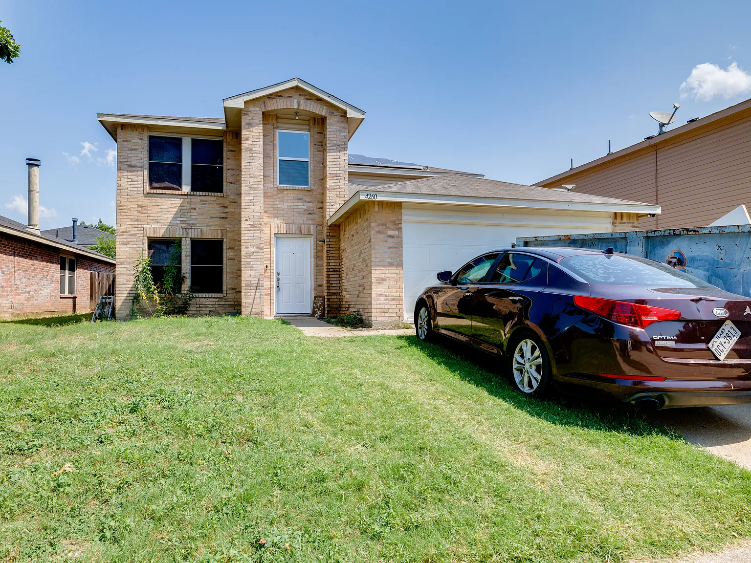 4 bed, 2.5 bath, 2555 sqft, $3,200 — Photo 2