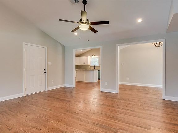 4th image of 105 Thomas Dr