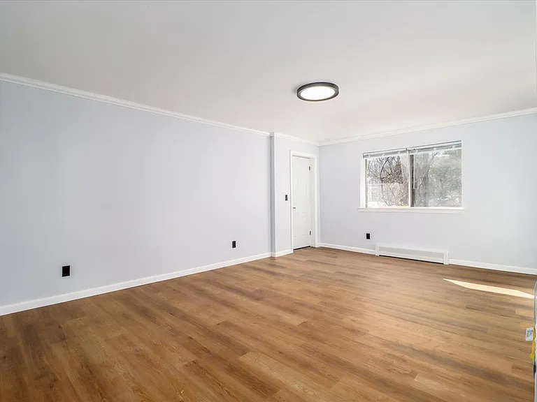 615 Fox Run Ln — Photo 9