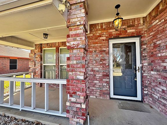 2nd image of 906 Moore St