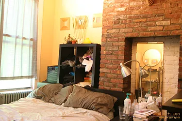 Rented by aptsandlofts.com