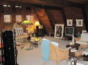 4th image of 23569 Elmwood Ave W