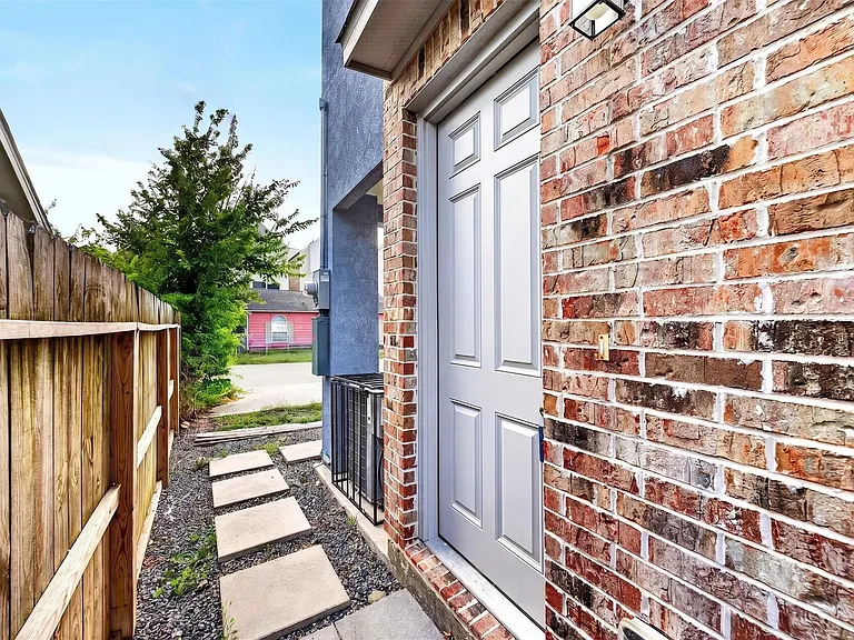 2310 Detering St #B — Photo 5