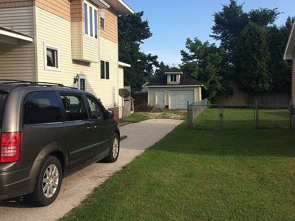Detached garage