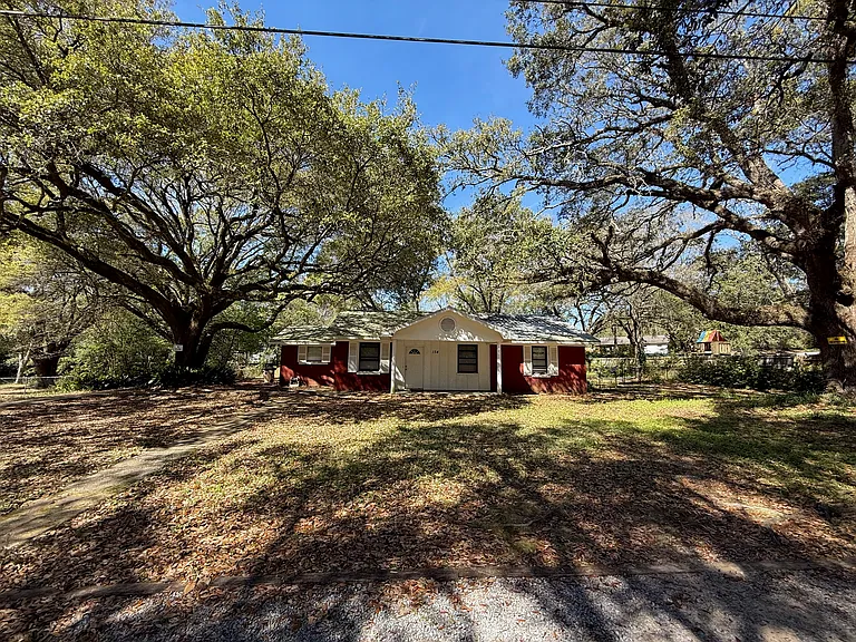 154 Sunset Dr E — Photo 6