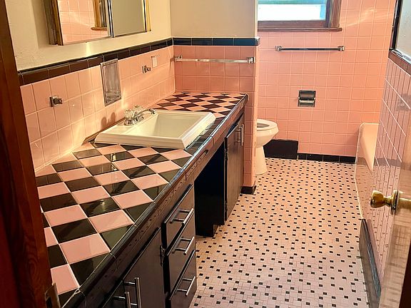 5th image of 128 Florida Ave #1