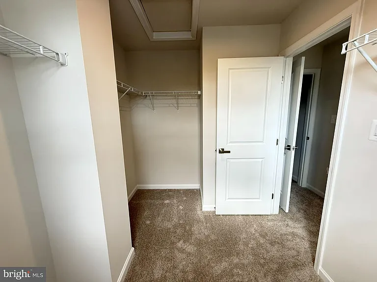 647 Laurelwood Cir — Photo 11
