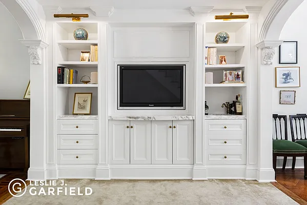 Sold by Leslie J. Garfield | media 9