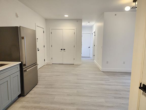 4th image of 925 E Jersey St #F830a896d