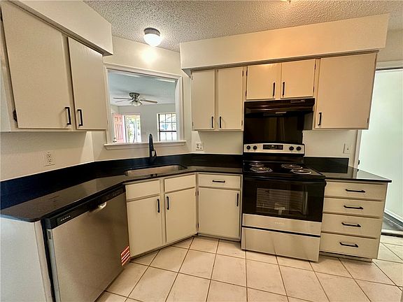 4th image of 2202 S Jackson Cv