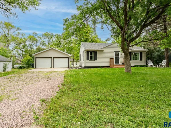 708 Southside Ave, Valley Springs, SD 57068